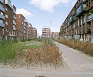 127091 Gezicht op enkele appartementencomplexen aan de Rolderdiephof (links en achtergrond) en Voorsterbeeklaan ...